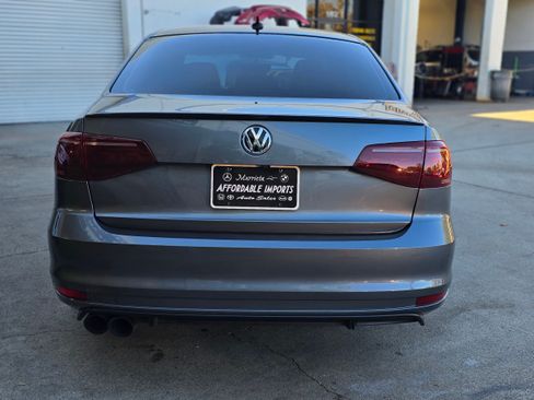 Used 2017 Volkswagen Jetta SE image 9