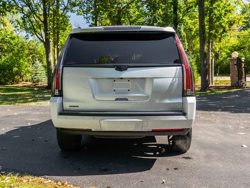 Used 2016 Cadillac Escalade Platinum image 4