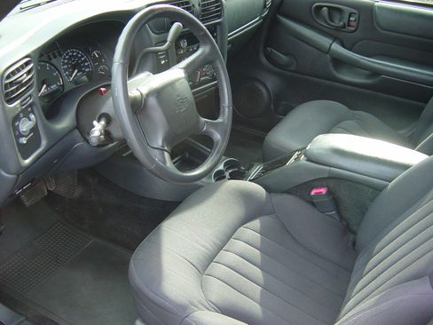 Used 2003 Chevrolet S10 Pickup image 5