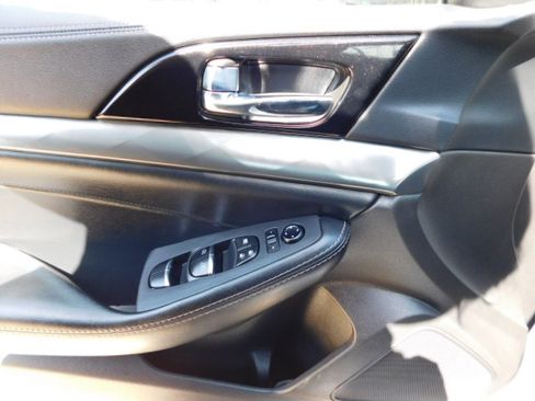 Used 2023 Nissan Maxima SV FWD image 10