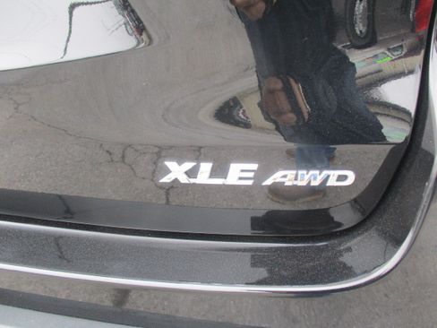 Used 2018 Toyota Highlander XLE image 13