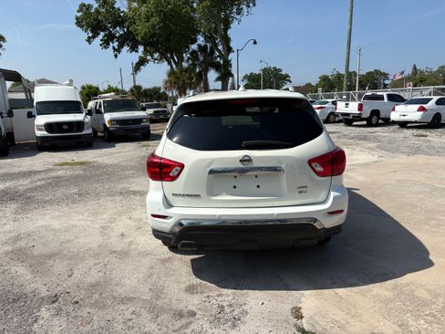 Used 2019 Nissan Pathfinder AWD/4WD image 4