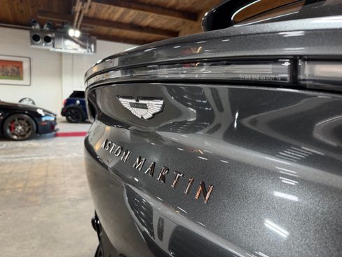 Used 2021 Aston Martin DBX AWD/4WD image 15