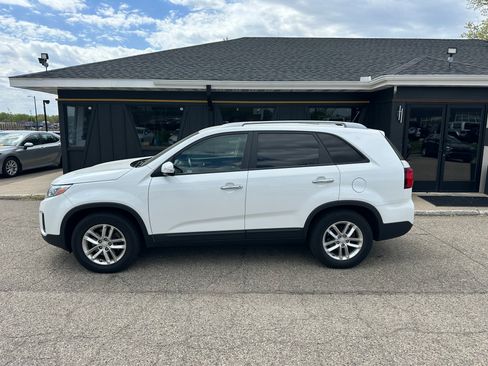 Used 2015 Kia Sorento FWD LX V6 image 11