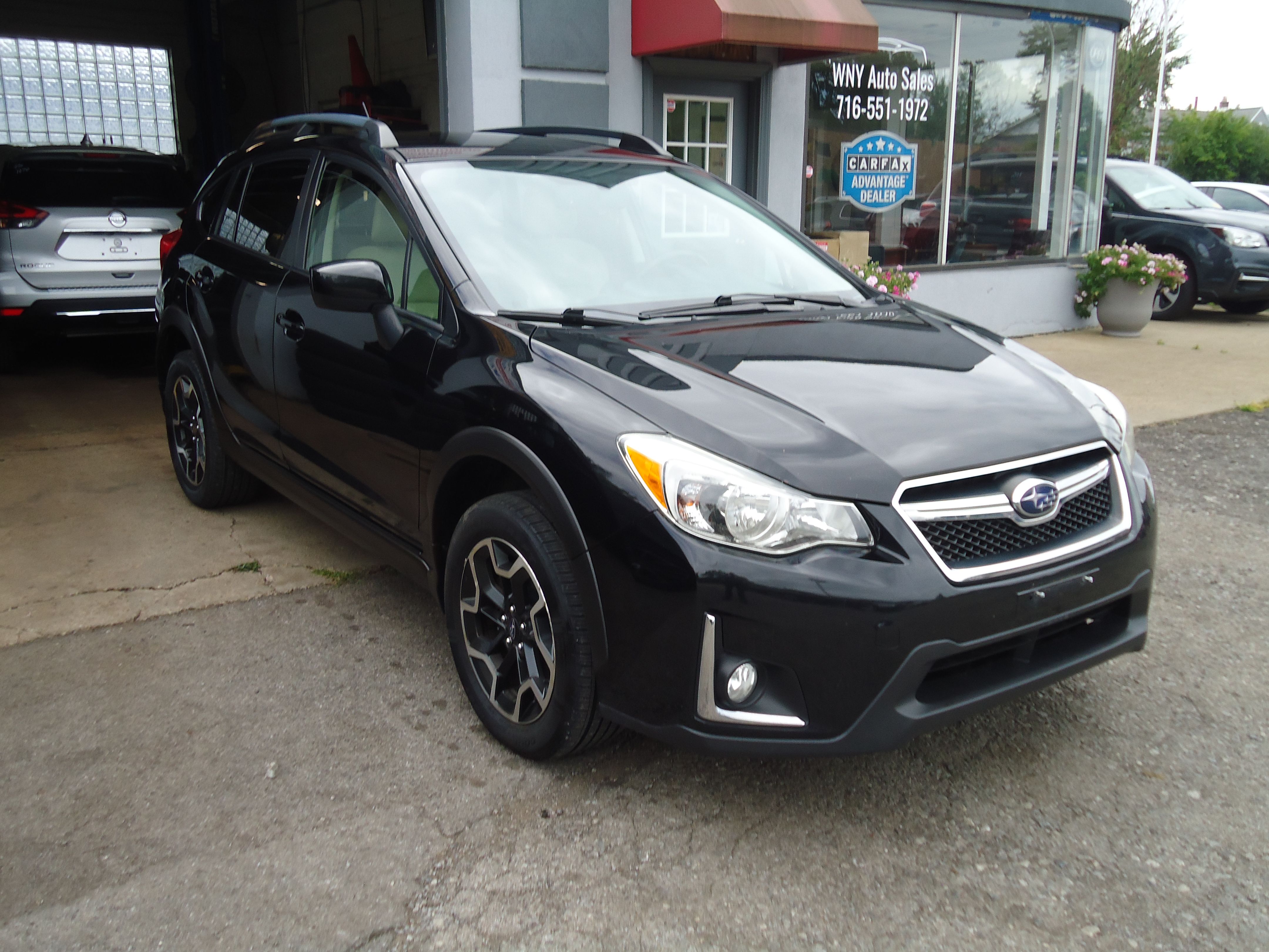 Used 2017 Subaru Crosstrek 2.0i Premium AWD/4WD image 3