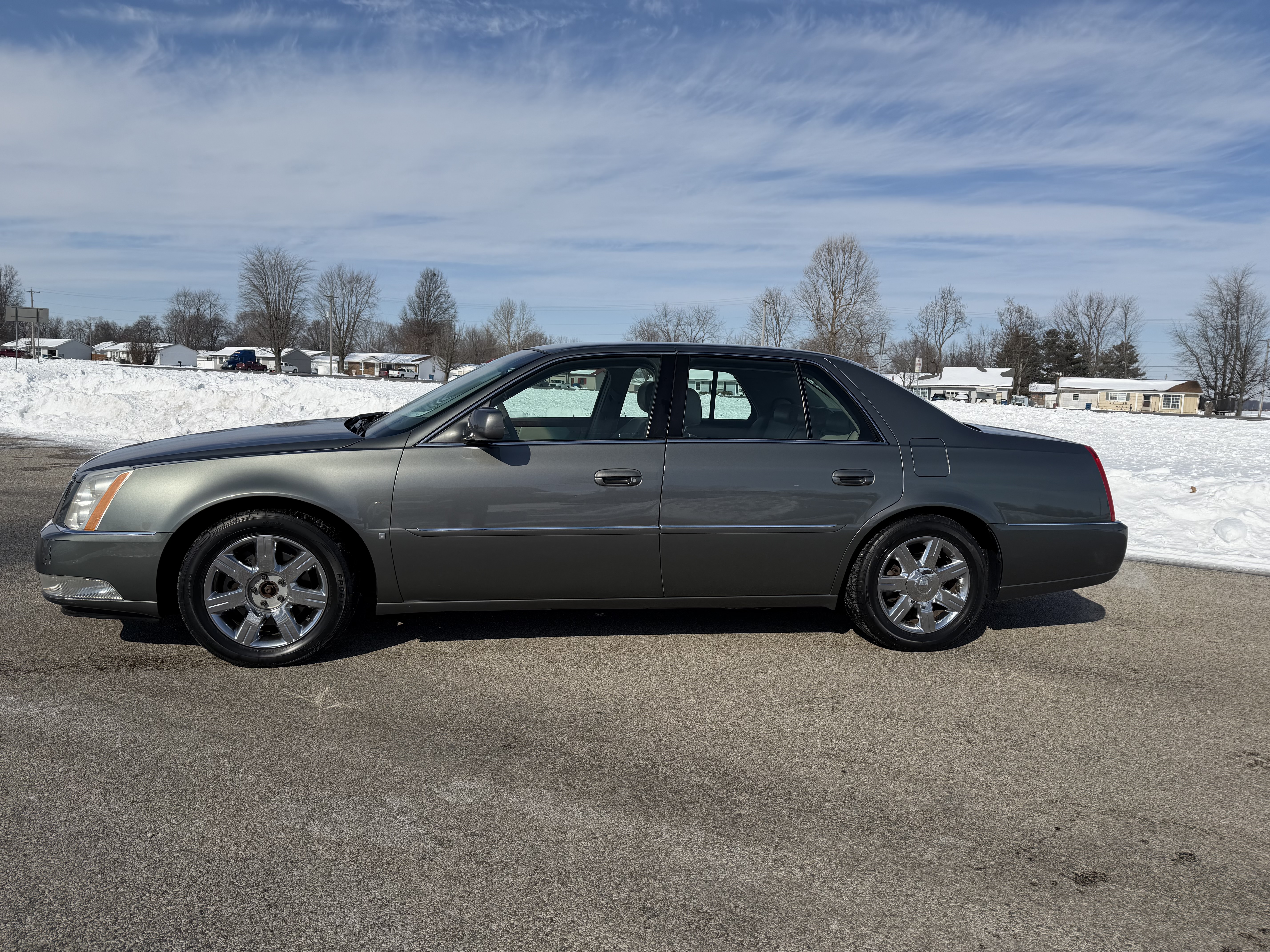 Used 2006 Cadillac DTS Sedan 4D FWD image 2