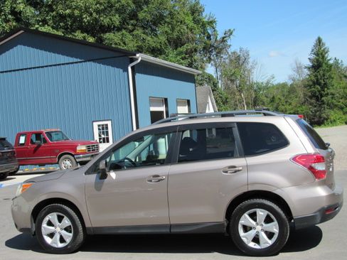 Used 2014 Subaru Forester 2.5i Premium AWD/4WD image 5