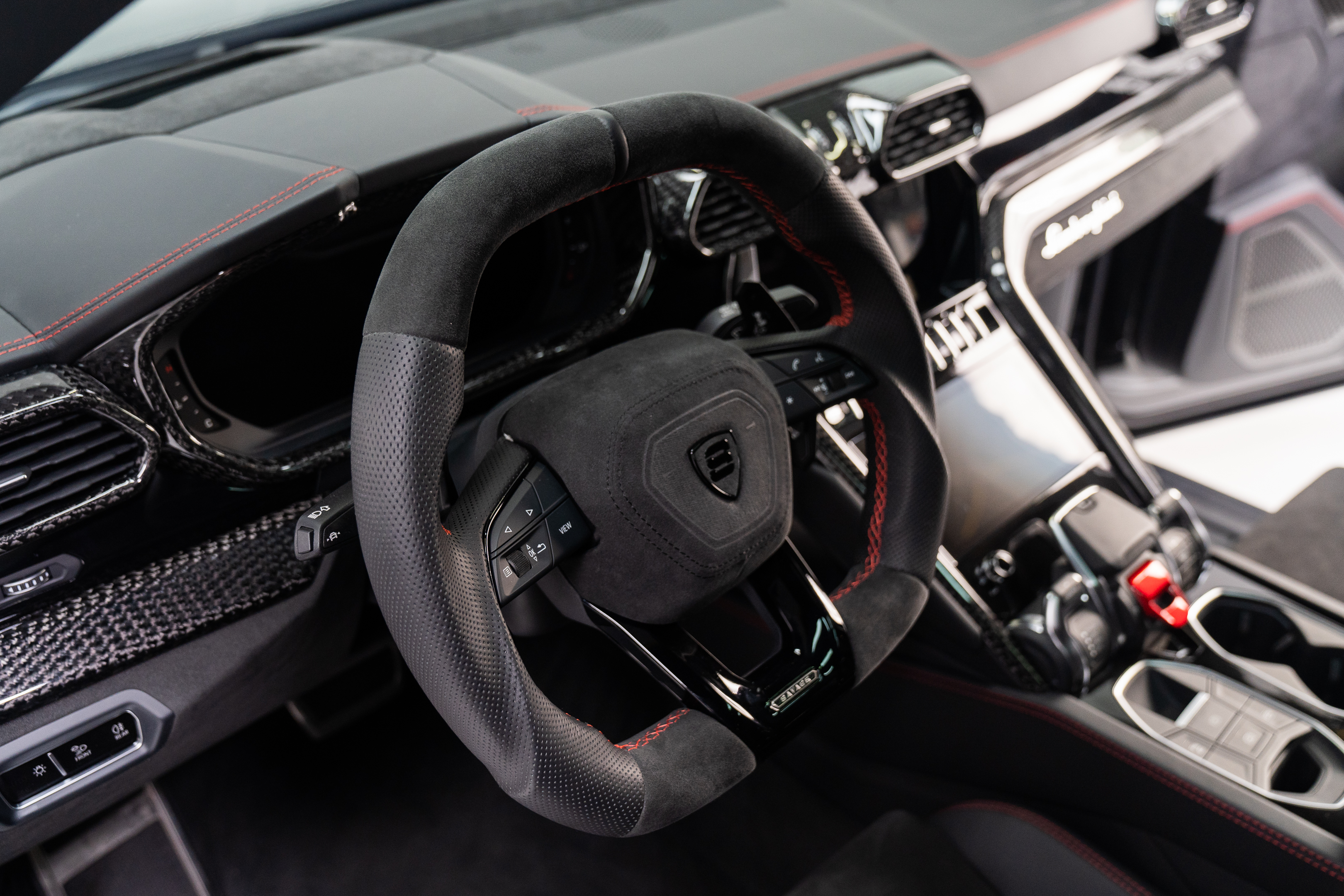 Used 2020 Lamborghini Urus AWD/4WD image 31