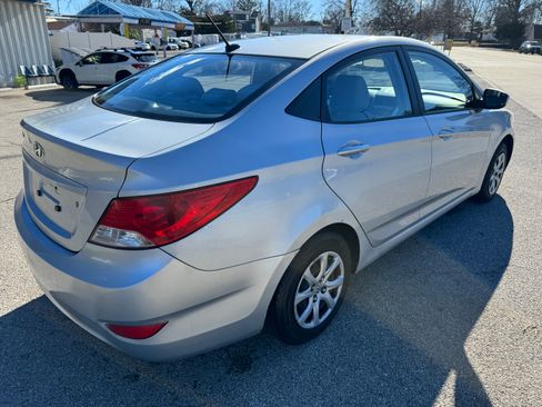Used 2012 Hyundai Accent GLS image 5