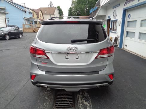 Used 2018 Hyundai Santa Fe AWD SE image 11