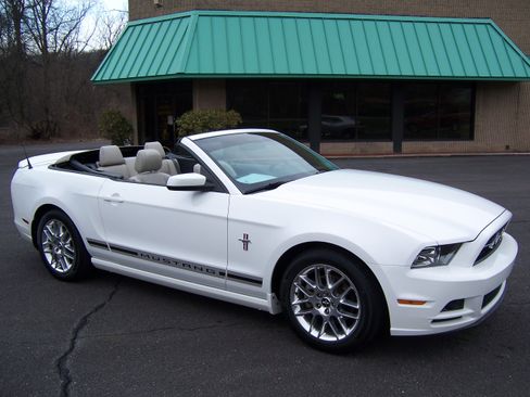 Used 2013 Ford Mustang Premium image 9
