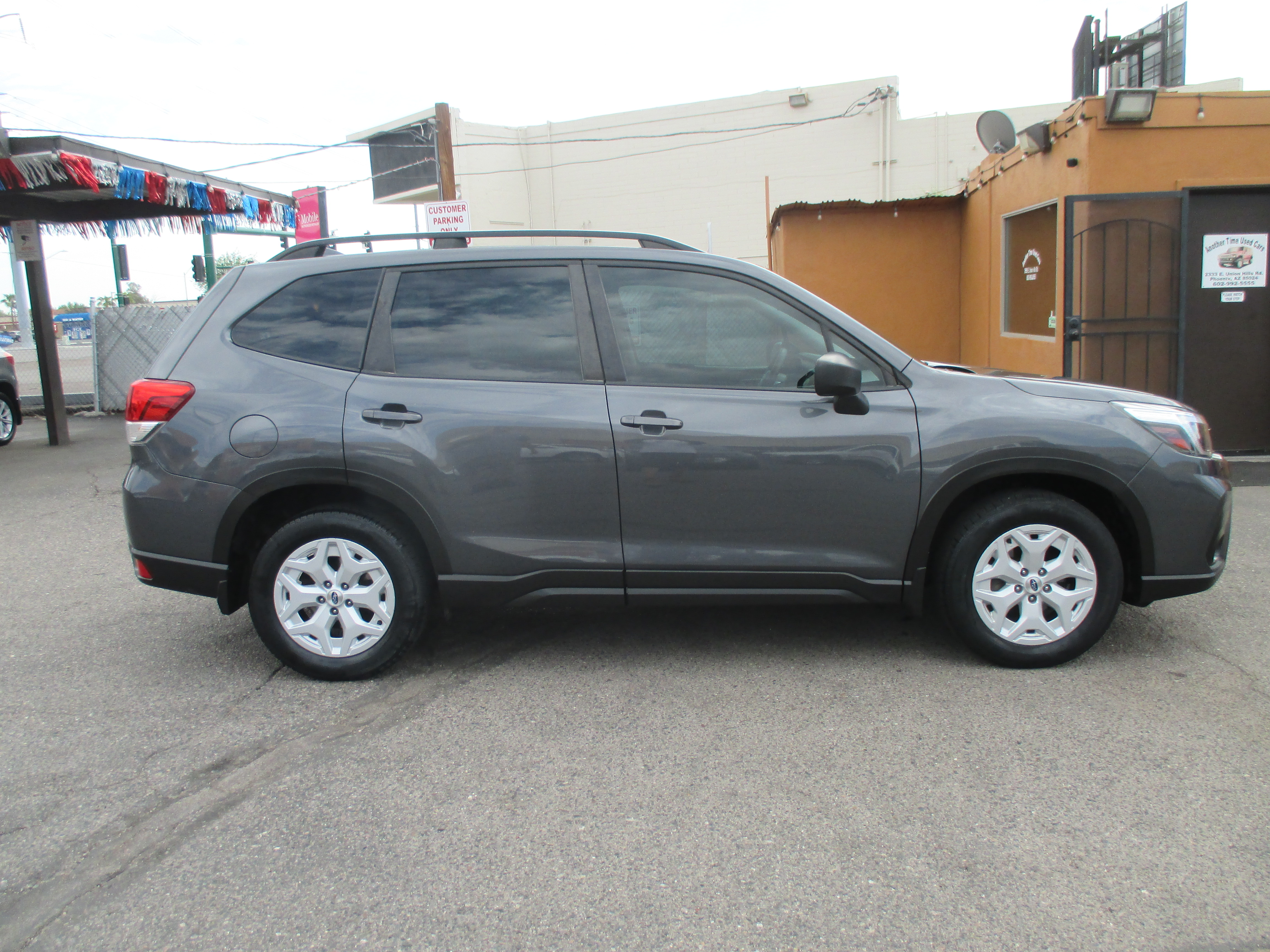 Used 2021 Subaru Forester 2.5i Premium Sport Utility 4D AWD/4WD image 2