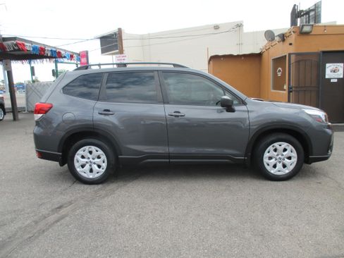 Used 2021 Subaru Forester 2.5i Premium Sport Utility 4D AWD/4WD image 2