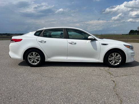 Used 2018 Kia Optima LX FWD image 8
