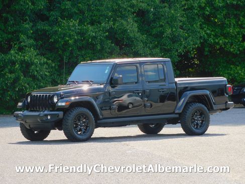 Used 2021 Jeep Gladiator Willys AWD/4WD image 1