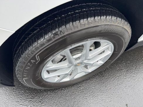 Used 2023 Chevrolet Equinox LS image 21