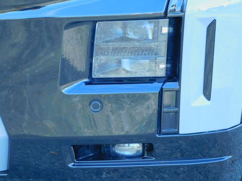 Used 2024 GMC Sierra EV Denali image 10