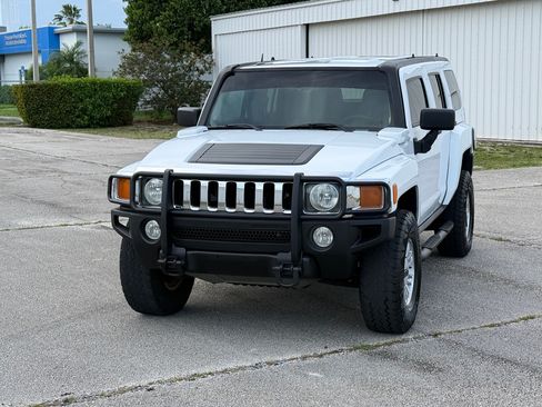 Used 2006 HUMMER H3 image 2
