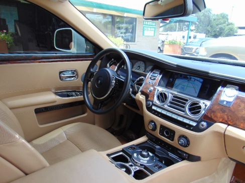 Used 2011 Rolls-Royce Ghost image 34