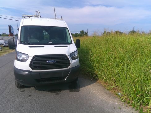 Used 2018 Ford Transit 250 XL image 10