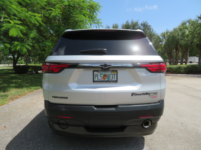 Used 2022 Chevrolet Traverse FWD RS image 16