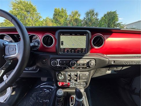 Used 2023 Jeep Wrangler Unlimited Rubicon image 11