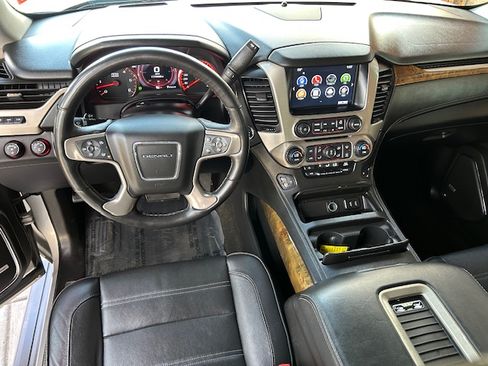 Used 2016 GMC Yukon XL Denali image 12