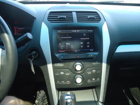 Used 2015 Ford Explorer 4WD XLT image 16