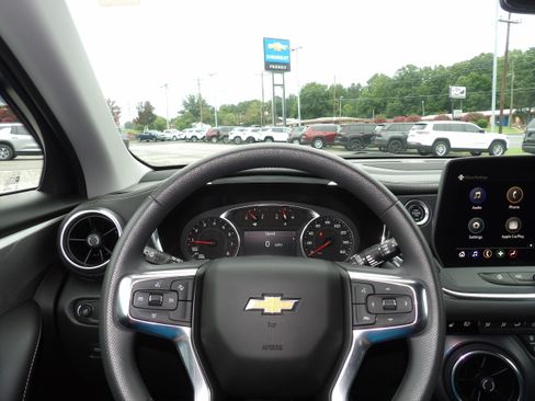 Used 2024 Chevrolet Blazer FWD LT w/ 2LT image 2