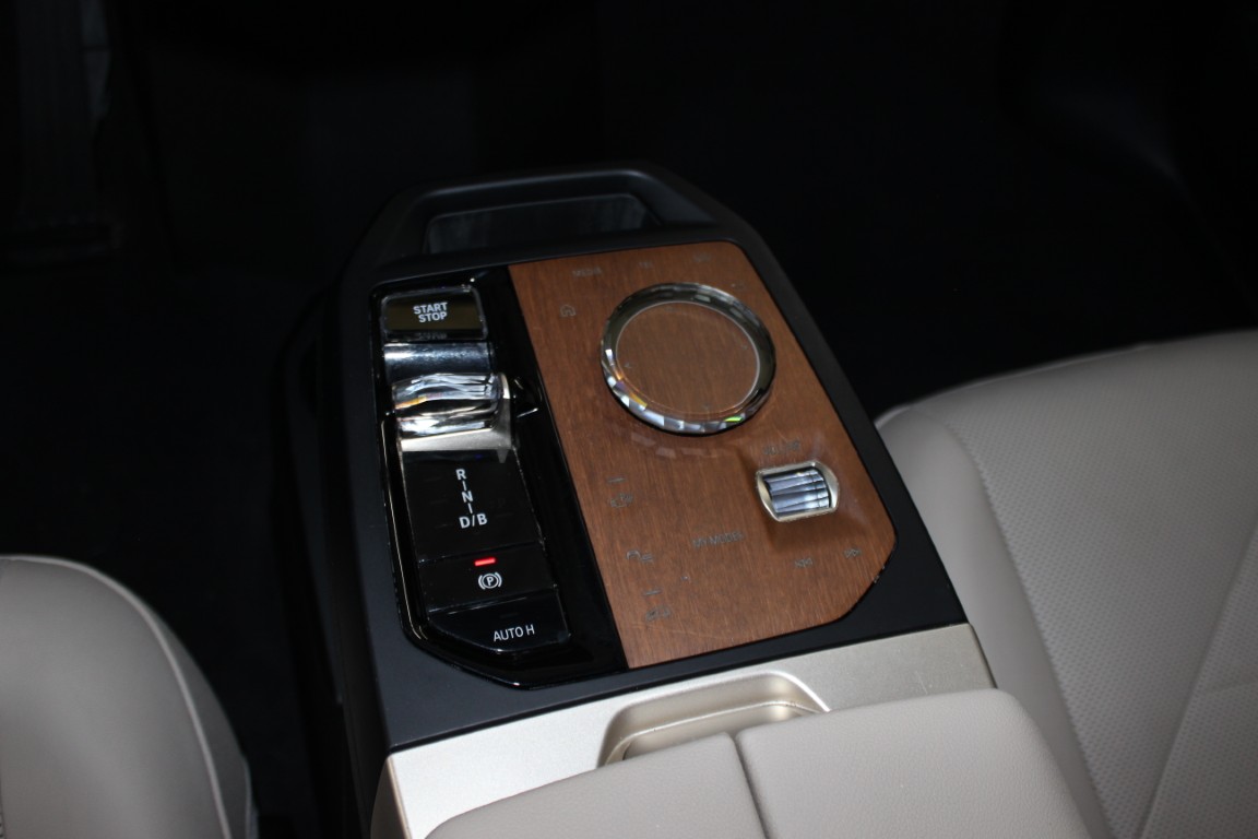 Used 2024 BMW iX M60 AWD/4WD image 18