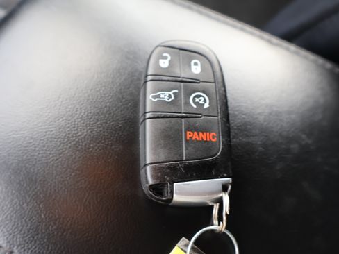 Used 2019 Jeep Grand Cherokee Altitude image 38