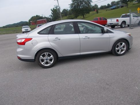Used 2014 Ford Focus SE Sedan FWD image 4