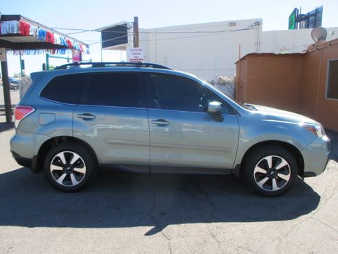 Used 2017 Subaru Forester 2.5i Limited image 2