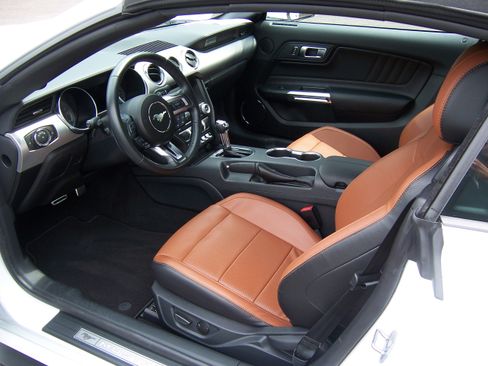 Used 2023 Ford Mustang Convertible RWD image 14
