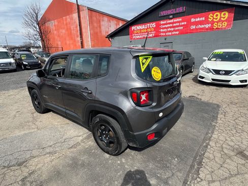 Used 2016 Jeep Renegade Sport FWD image 4