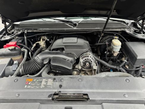 Used 2013 Chevrolet Avalanche LTZ image 18