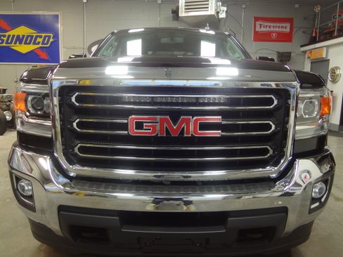 Used 2018 GMC Sierra 2500 SLE image 2
