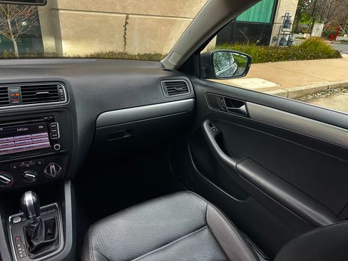 Used 2015 Volkswagen Jetta SE image 17