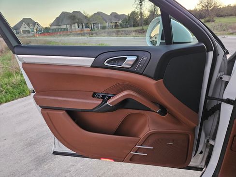 Used 2018 Porsche Cayenne GTS image 31