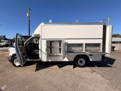 Used 2022 Ford E-350 and Econoline 350 image 23