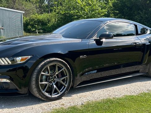 Used 2015 Ford Mustang GT Coupe RWD image 2