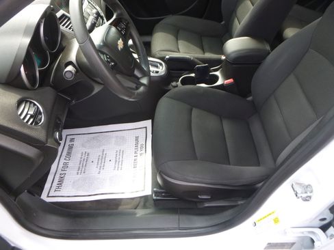Used 2016 Chevrolet Cruze Limited LT Sedan FWD image 13