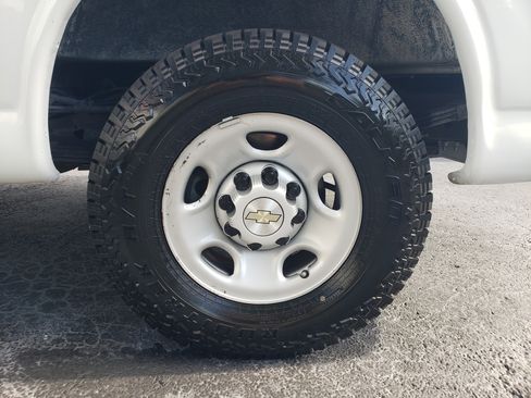 Used 2020 Chevrolet Express 2500 image 9