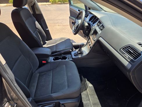 Used 2016 Volkswagen Golf image 22
