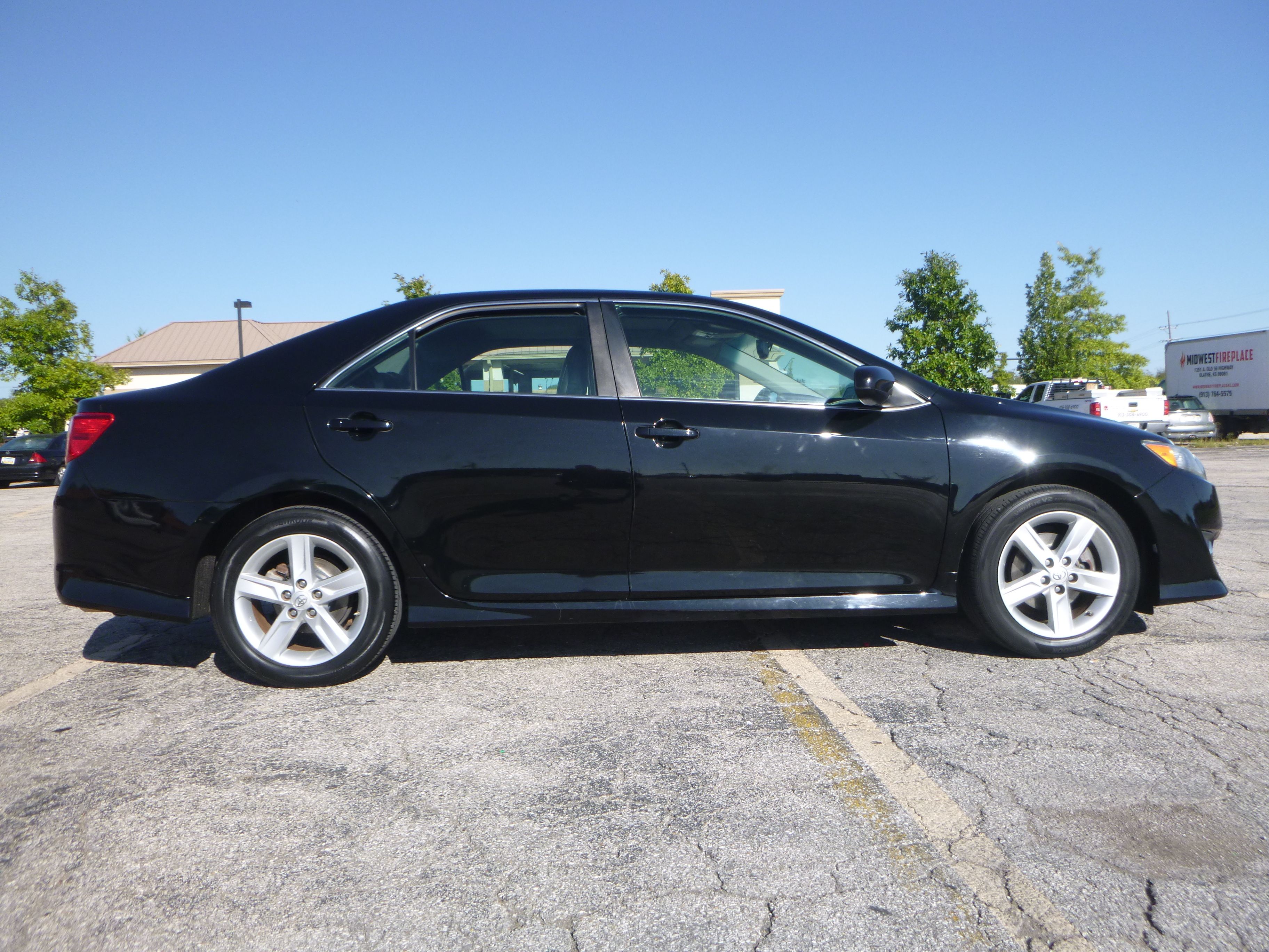 Used 2014 Toyota Camry SE Sport FWD image 5