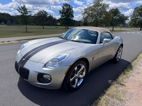 Used 2008 Pontiac Solstice GXP image 16