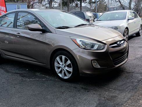 Used 2012 Hyundai Accent GLS image 3