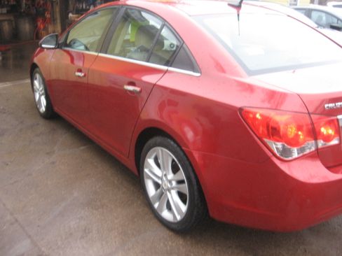Used 2011 Chevrolet Cruze LTZ image 12