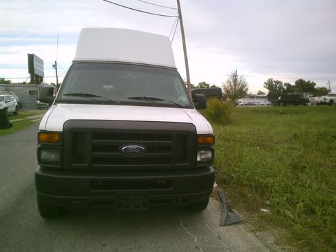Used 2009 Ford E-250 and Econoline 250 Club Wagon image 7