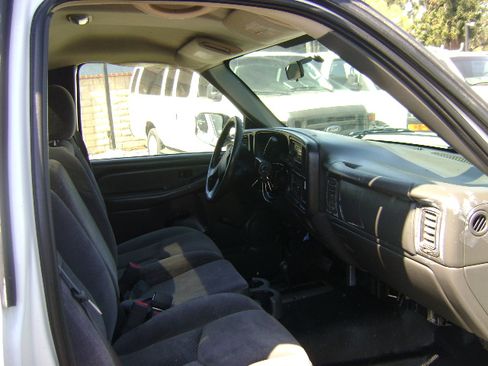Used 2007 Chevrolet Silverado 2500 4x4 Regular Cab image 7